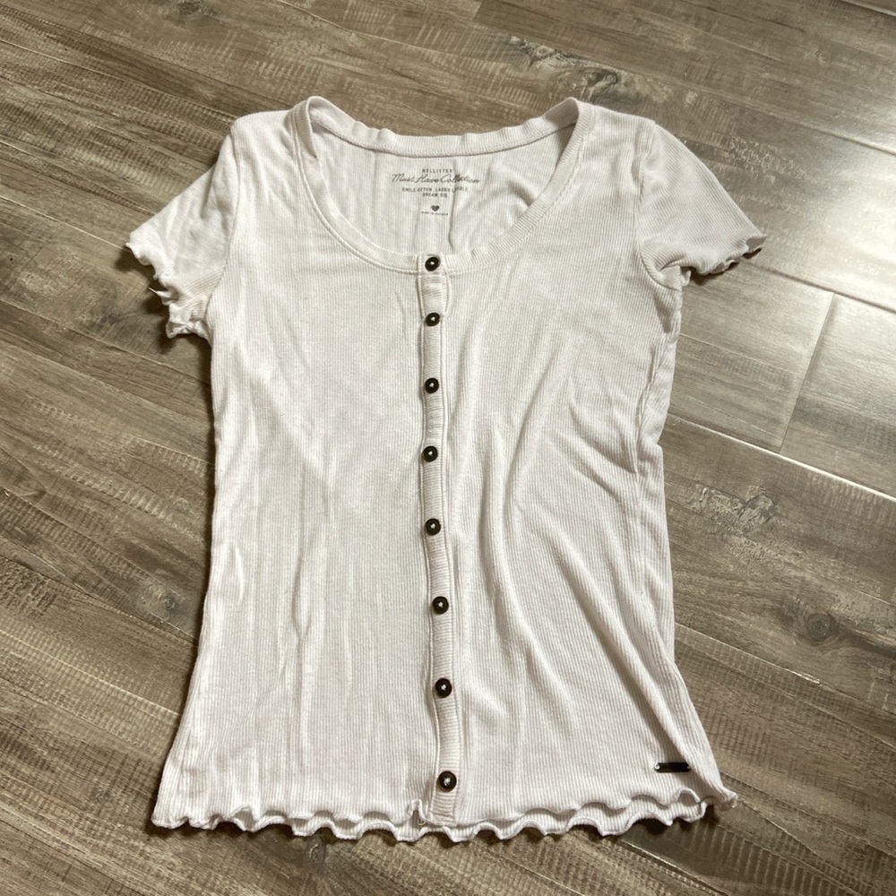 hollister button up top